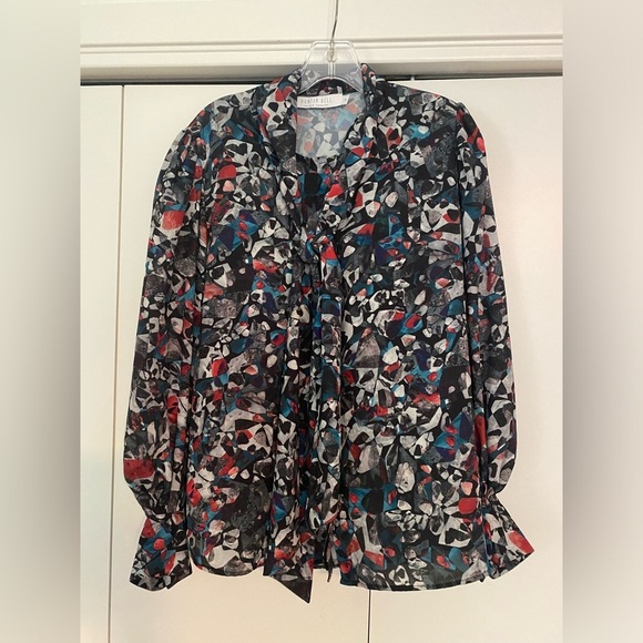 Hunter Bell Button Down Neck Tie Blouse - Picture 1 of 7